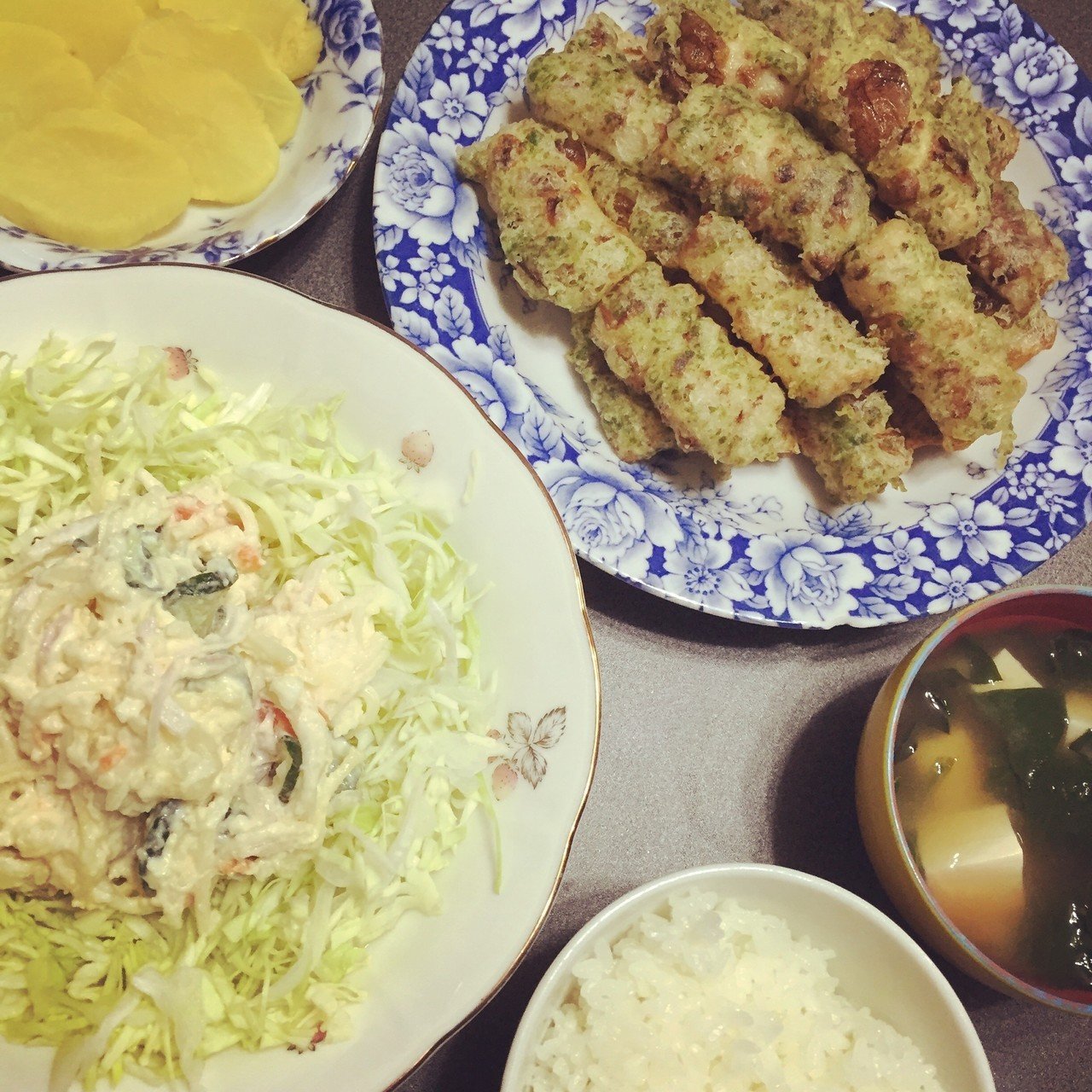 今日のおうちごはん 竹輪の磯辺揚げ たくあん ご近所さんから頂いたポテトサラダ ほうれん草と豆腐のお味噌汁 今日スーパーに行ったら 竹輪が半額だったので 今夜はこれに決定 夜ご飯 写真 主婦 あおにーな Note 今日のおうちごはん 竹輪の磯辺揚げ たくあん ご近所さんから頂いたポテトサラダ ほうれん草と豆腐のお味噌汁 今日スーパーに行ったら 竹輪が半額だったので 今夜はこれに決定 夜ご飯 写真 主婦 あおにーな Note