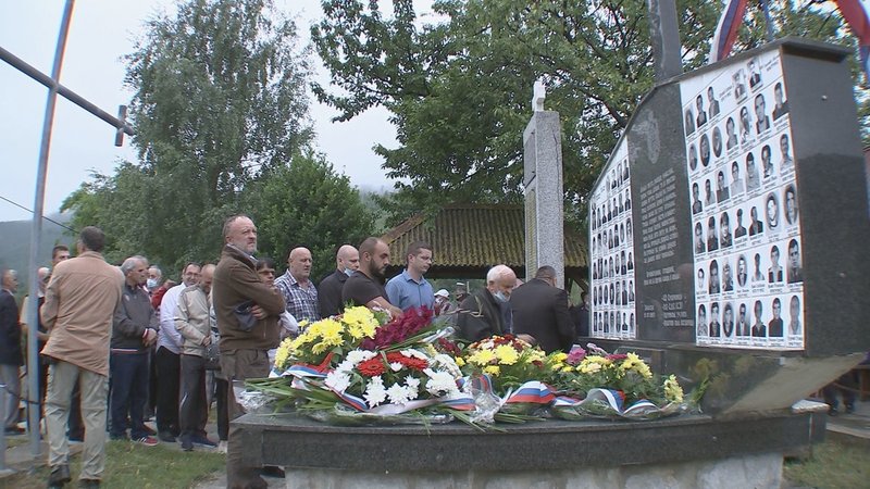《セルビア側の追悼式典の写真》