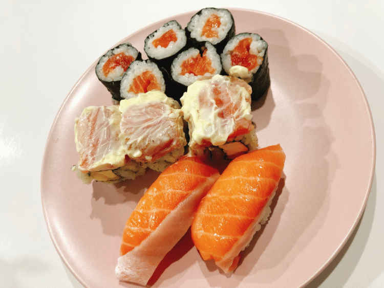 半年ぶりに食べた寿司🍣
ジャパニーズレストランで日本人が握ったお寿司だから他のお店の寿司に比べるとクオリティーが高かった🥺