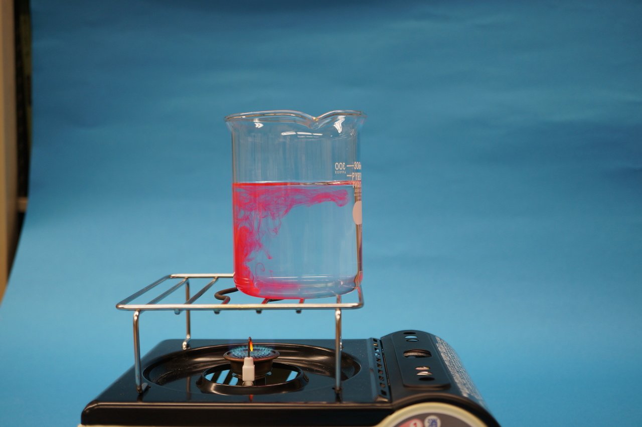 対流実験（水の中に赤いインクを入れ加熱）｜naturescience