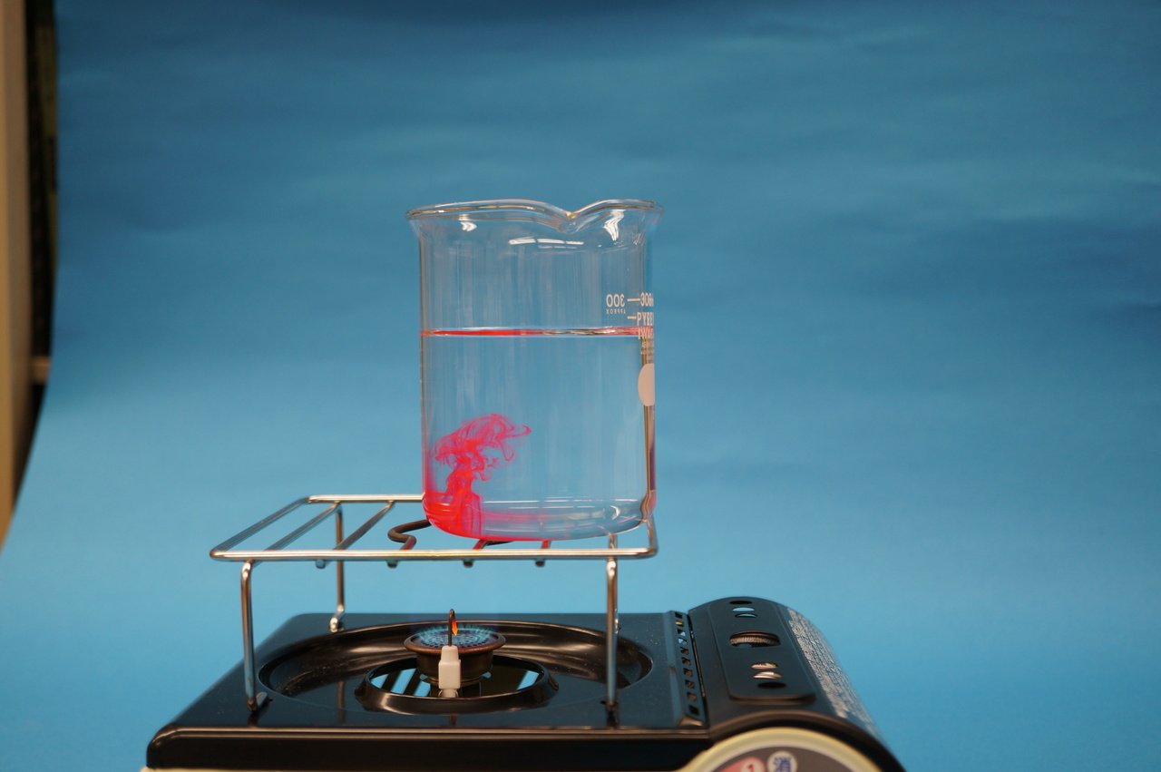 対流実験（水の中に赤いインクを入れ加熱）｜naturescience