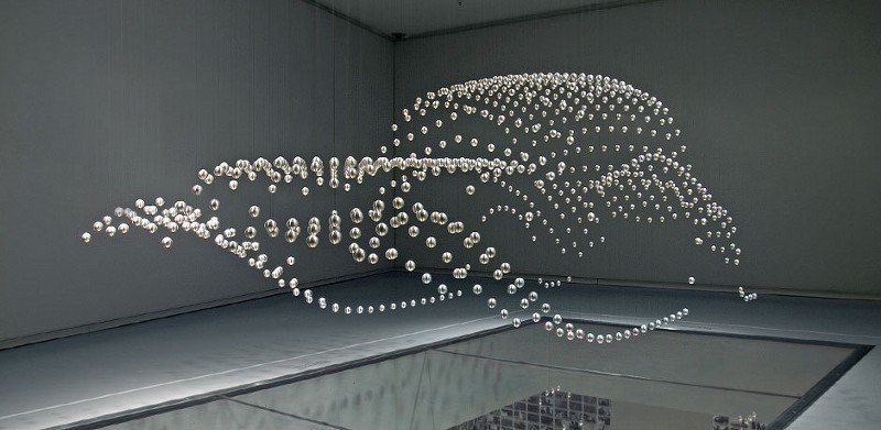 キネティック・アート 大量の球体が動き、輝き、驚異のアート空間を作る！キネティックアート
