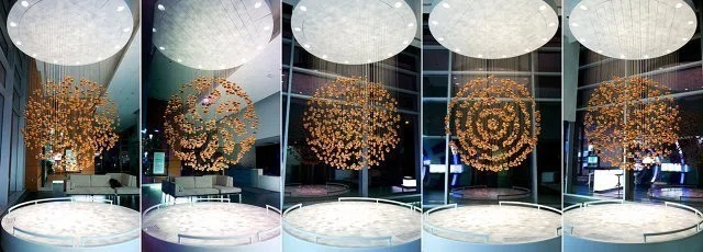 大量の球体が動き、輝き、驚異のアート空間を作る！キネティックアート