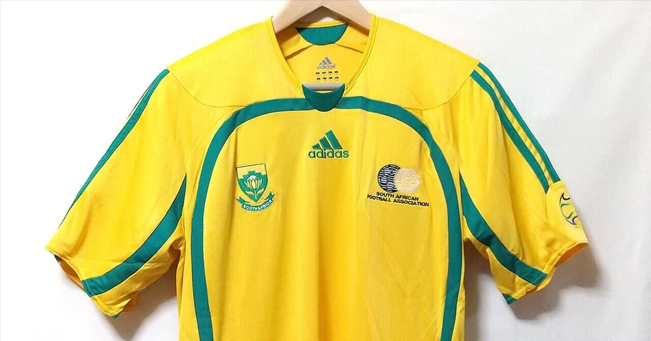 サッカー南アフリカ代表チームユニフォーム 南アフリカ代表 2006ユニフォーム！レトロな「チームガイスト」は街着
