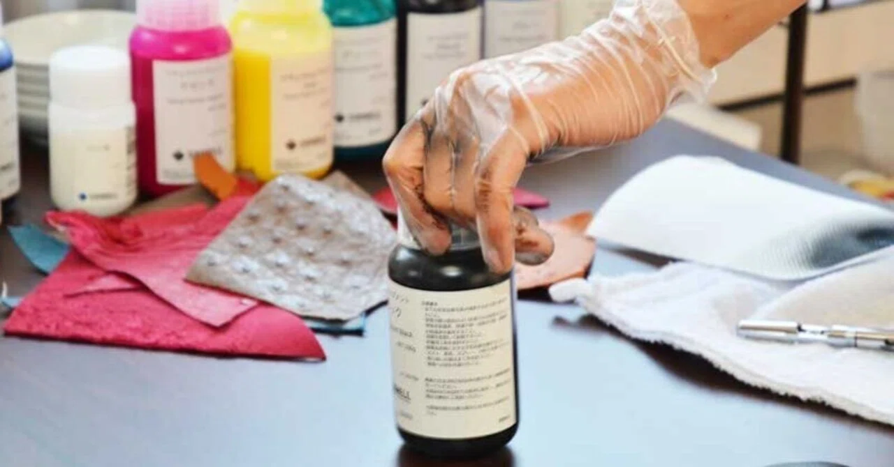 [Craftsman's Journal] Repairing and Re-dyeing Faded Leather Jackets ...