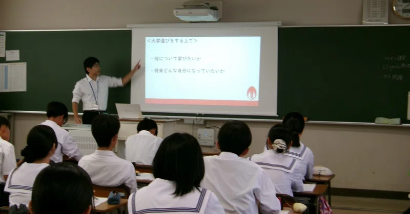 【桐蔭高校】キャリア桐の葉Ⅳ・Ⅴ「卒業生に聞く」を実施しました