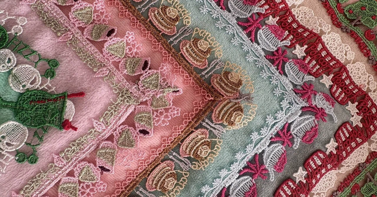 Shouting my love for Chikazawa Lace's towel handkerchiefs! I love them ...