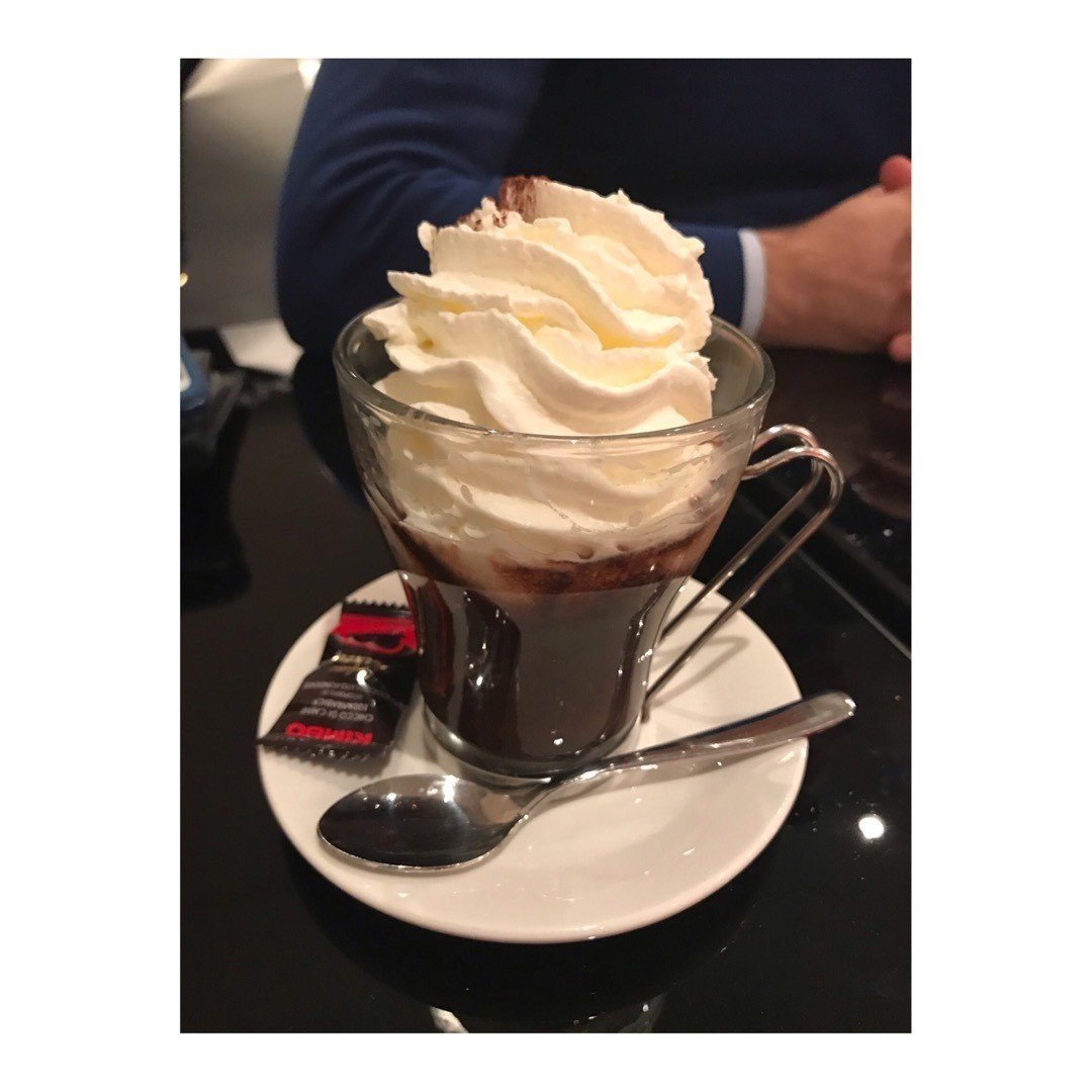 夏だけど飲みたいイタリアのホットチョコは濃厚度300