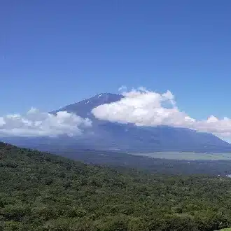 空と山