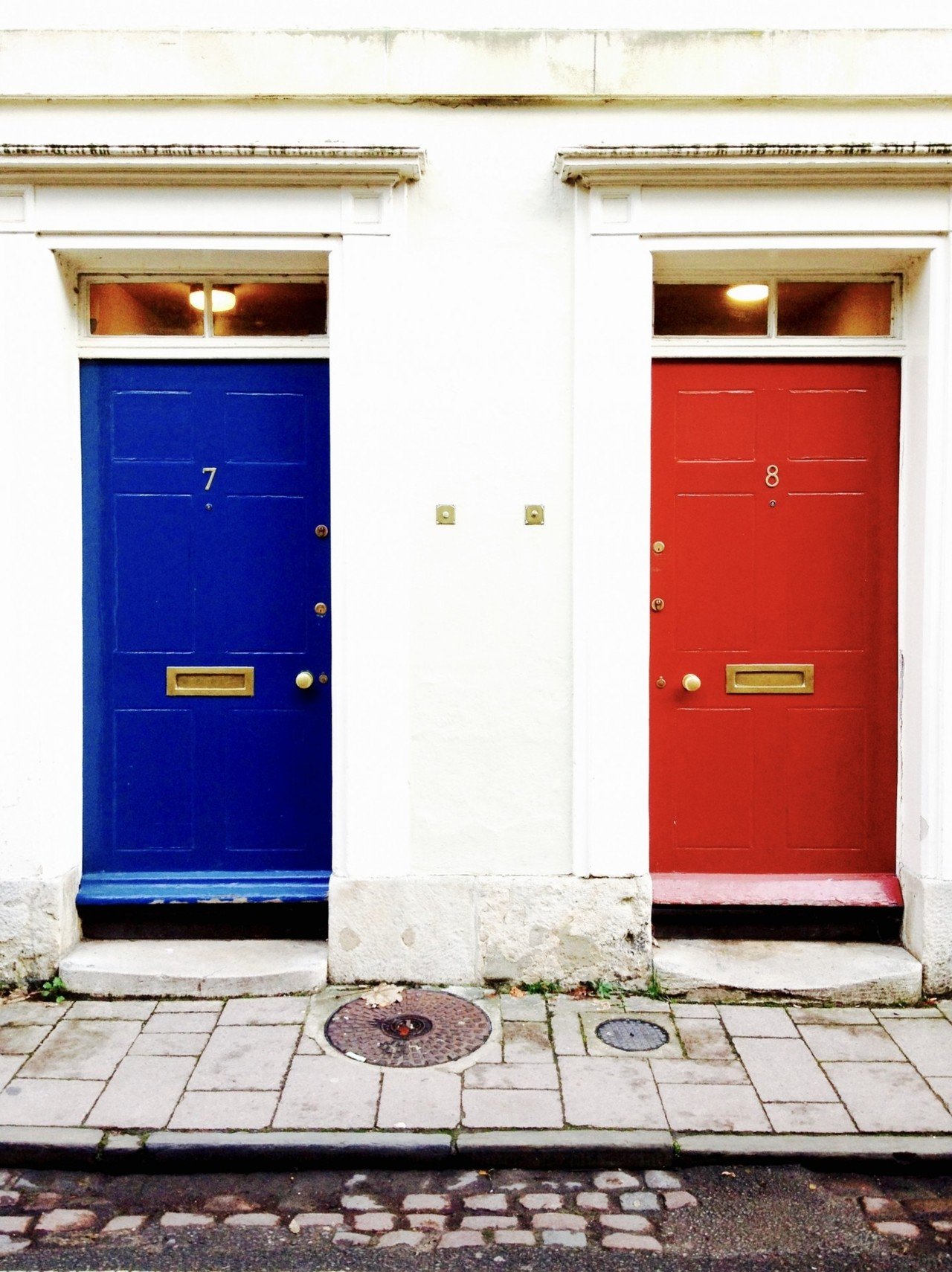 昨日と今日 まるで別の扉を開けてしまったくらい 違う気持ちになってしまうことがある 大丈夫だと思える日 もう無理となってしまう日 青い扉と赤い扉のように 僕らはどこに向かうのだろう 僕らは夢 存在の奇跡 By 詩人 森羅 Note