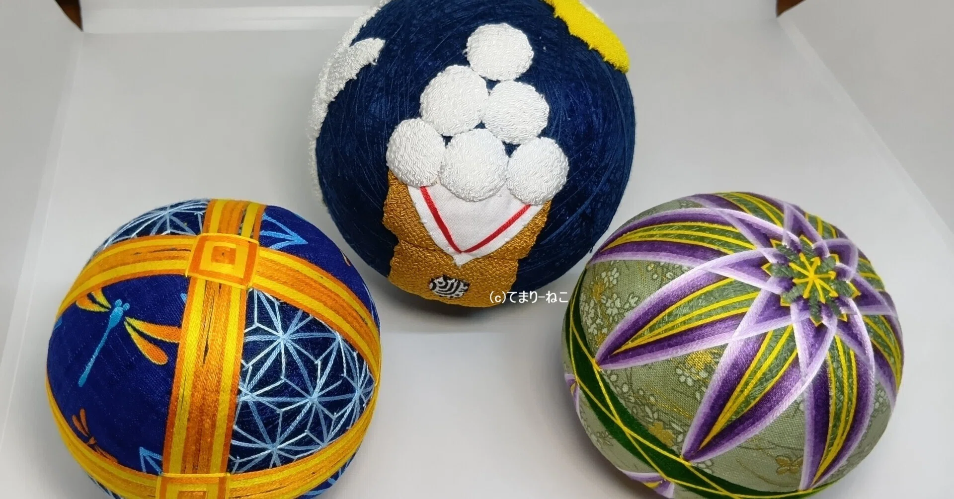 ホノママ 手鞠 手毬 てまり 刺繍 野菊？  No27 手まり「お月見」「布張り麻の葉」「布張り菊」｜てまり-ねこ