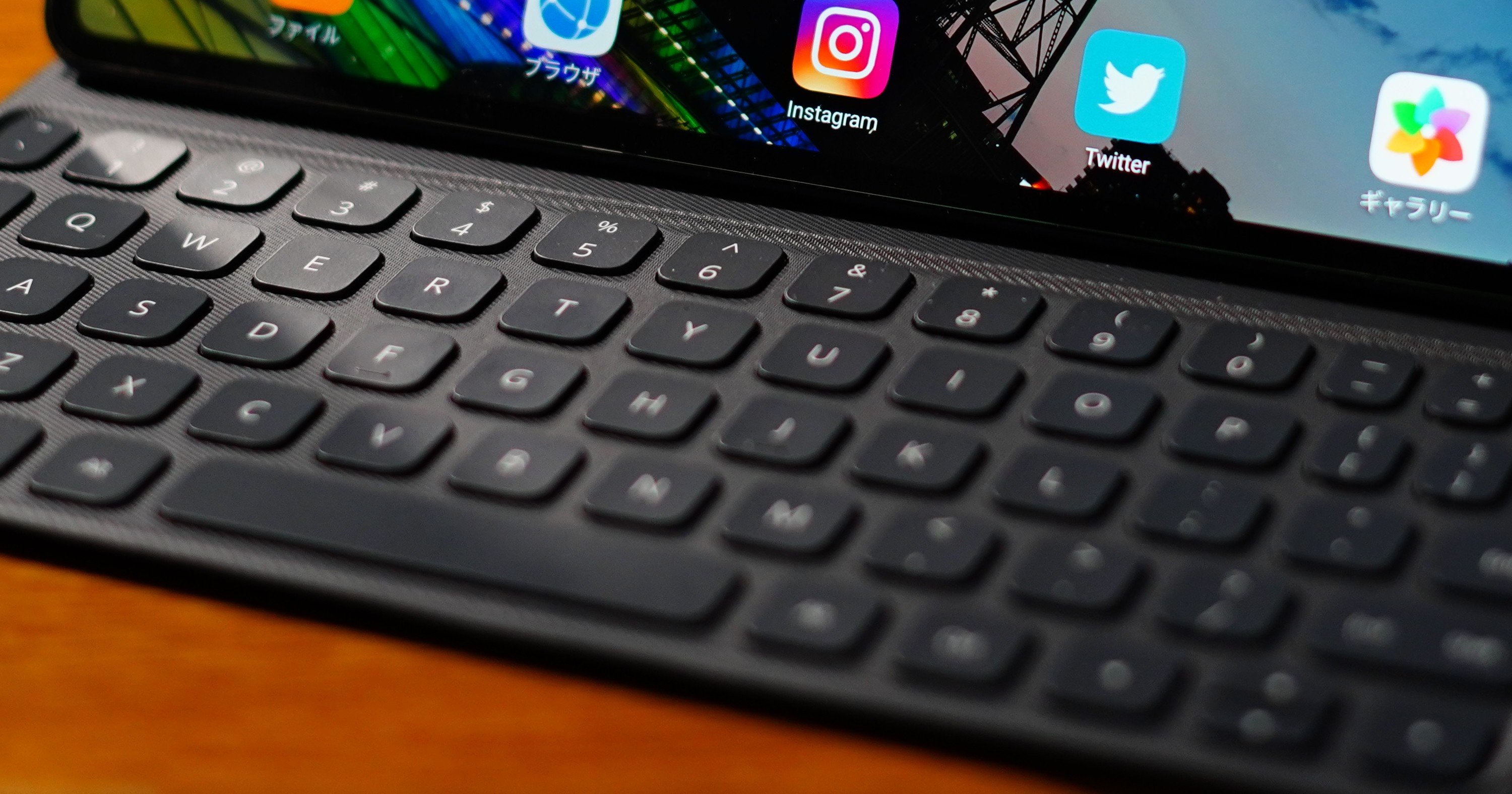 Huawei Mediapad Proのキーボードを快適にする Canaya Note Huawei Mediapad Proのキーボードを快適にする Canaya Note
