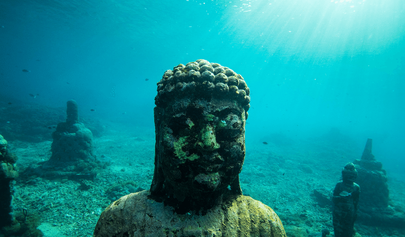 深海の仏像