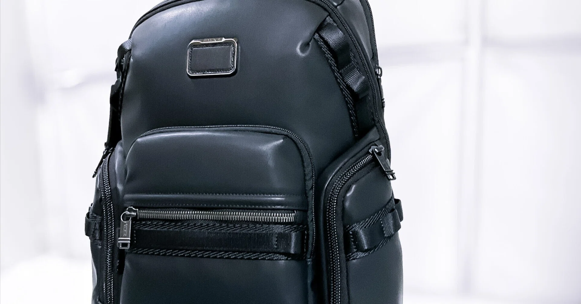TUMI】レザーver.「ナヴィゲーション」バックパック、通常モデルとの