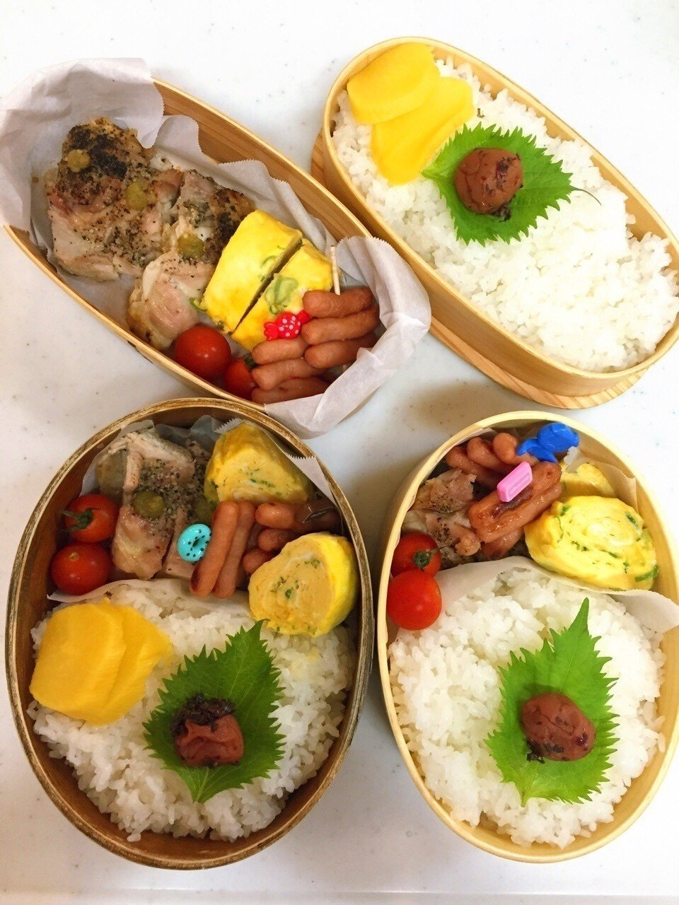 本日の曲げわっぱドカ弁 鶏もも肉のガーリック塩胡椒焼き ねぎ入り卵焼き ポークビッツ プチトマト たくあん 梅紫蘇ごはん Note弁当部 弁当 曲げわっぱドカ弁 Unimam 公式 Note