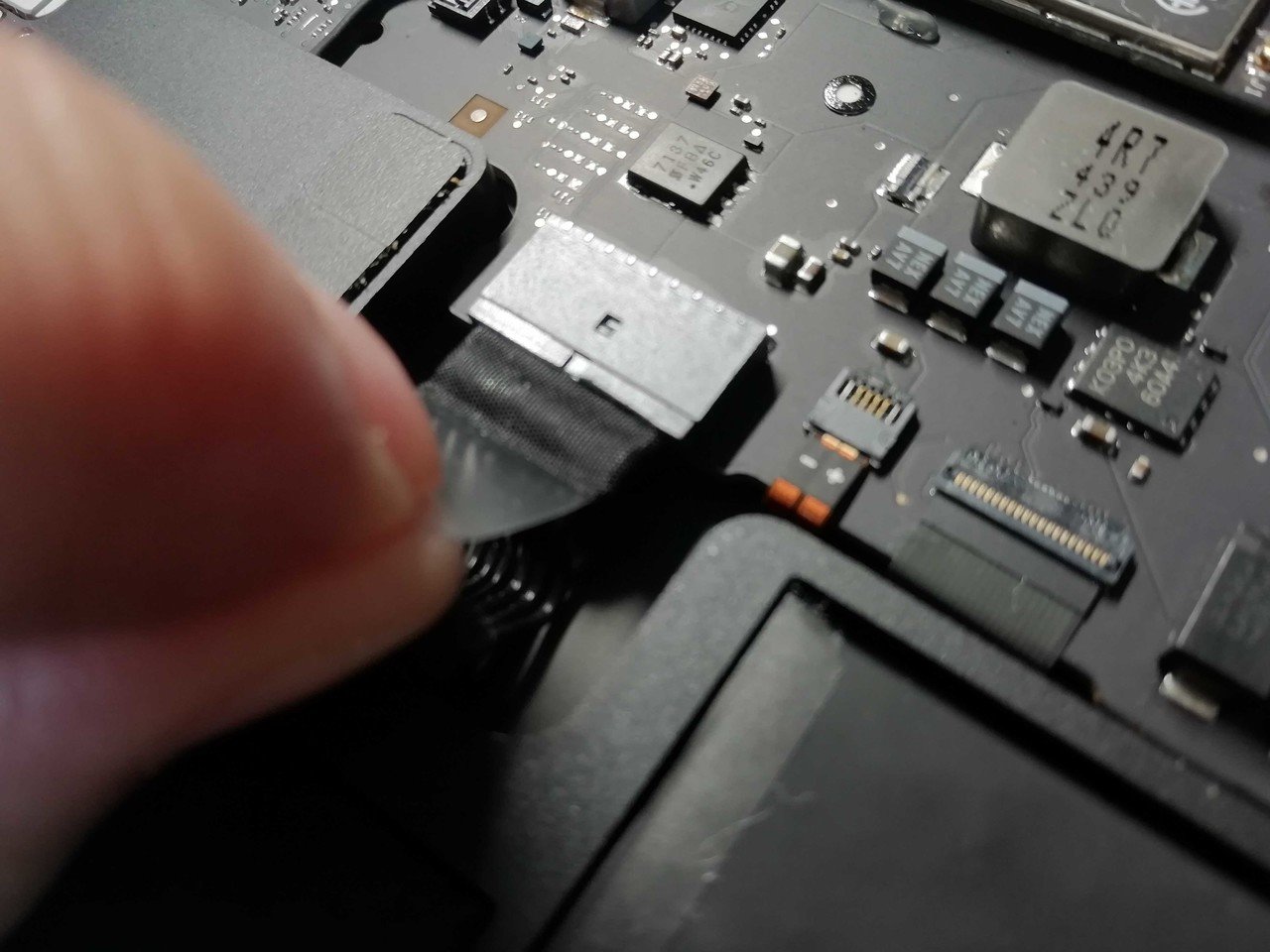 MacBook Air (13-inch, Early 2014)バッテリー交換 MacBook Air 13インチ Early 2014 バッテリーの交換 - iFixit