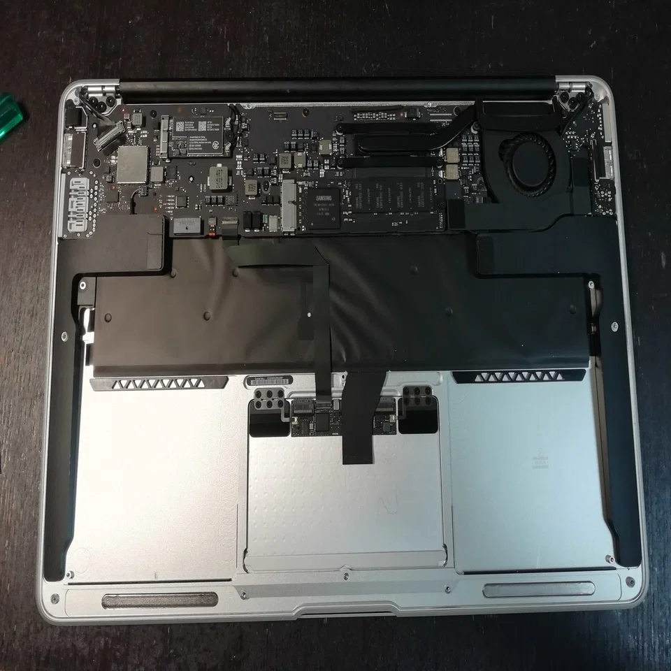 MacBook Air のバッテリー交換をしてみたよ (2014年モデル)｜sakaimo