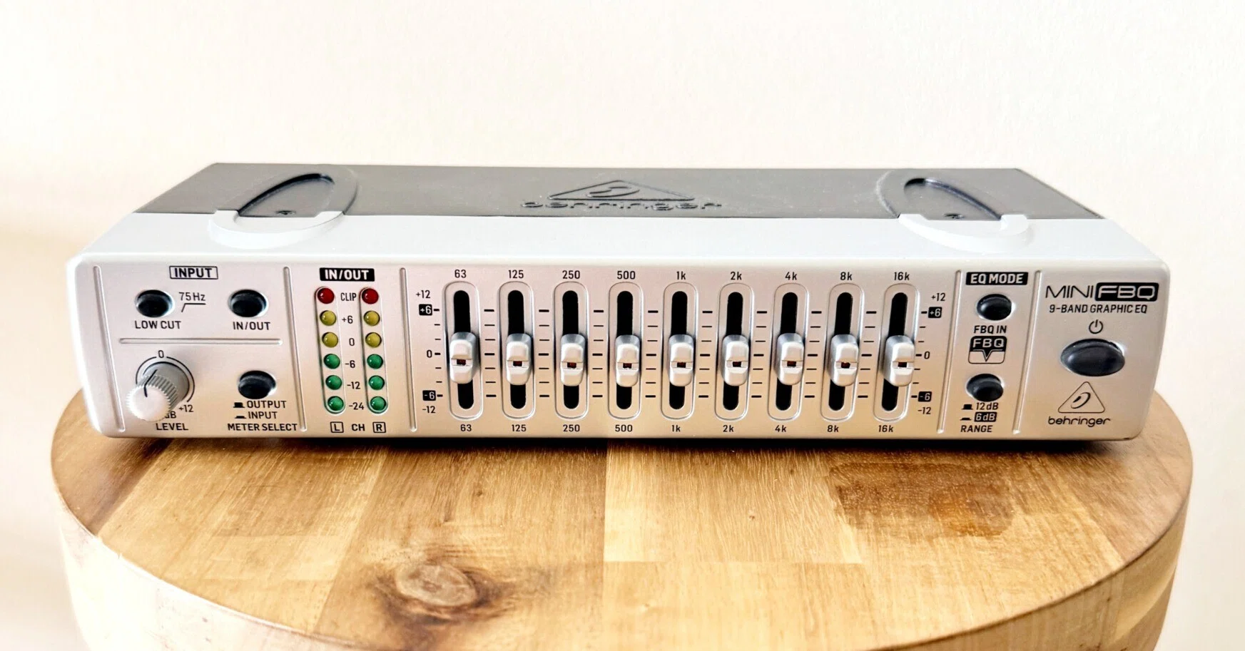 LUXMAN L-305×Behringer FBQ800で自分好みの音を作る——イコライザーと