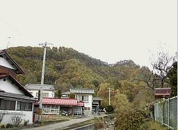 志賀城 信玄の青年時代の勇将 横田高松が武功をあげた城 横田は甘利虎泰隊の相備えだった 1547年 信州佐久の志賀城を攻める 武田軍は甘利隊と板垣信方隊が正面攻撃 横田は後ろに回り 水の手を絶った 関東 Hirano Yoshitaka Note