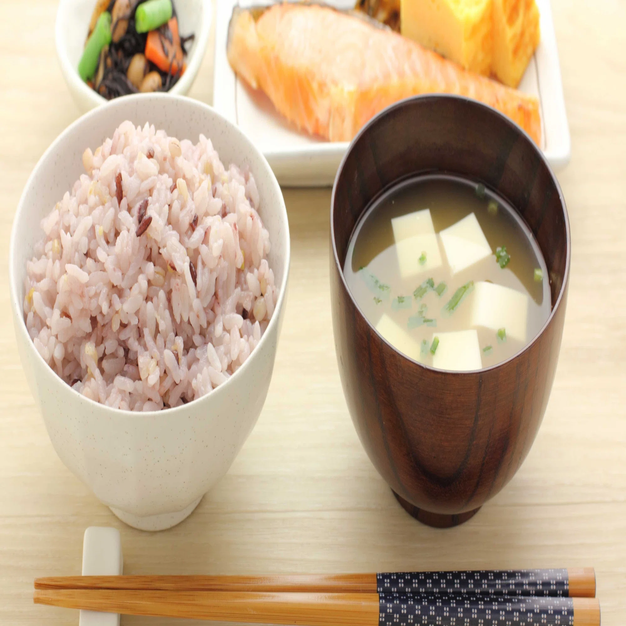 ご飯 は 左