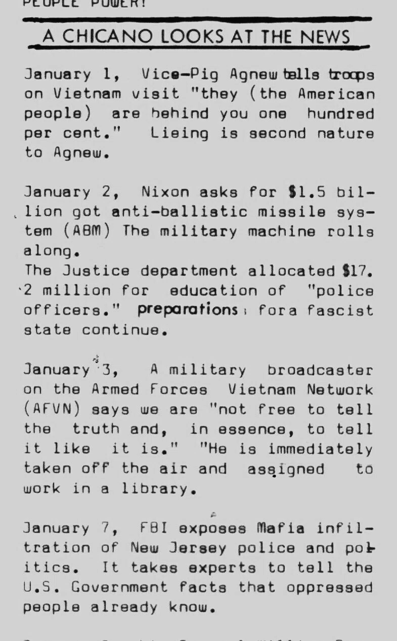 「A Chicano Looks at the News」と題された、日付付きの話題をタイプライターで書き並べたページ。チカーノの視点で時事を伝える媒体の実例である。