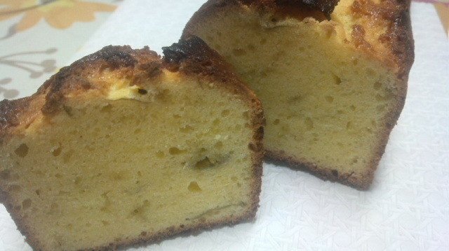 梅シロップを作った後の梅 梅ジャムを煮たり パウンドケーキを焼いたり 庭の梅だから不揃いで小粒で 虫に食べられたのもあるけれど 無農薬で安心 自然の恵みをいただきます 足袋猫 Note