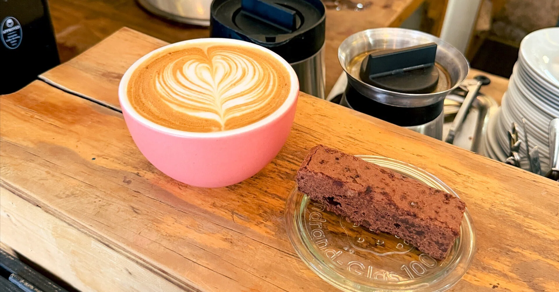 ベルリンCafe記 01 | 2段ベッド方式でくつろぐ市民たち｜ベルリンのタナカ