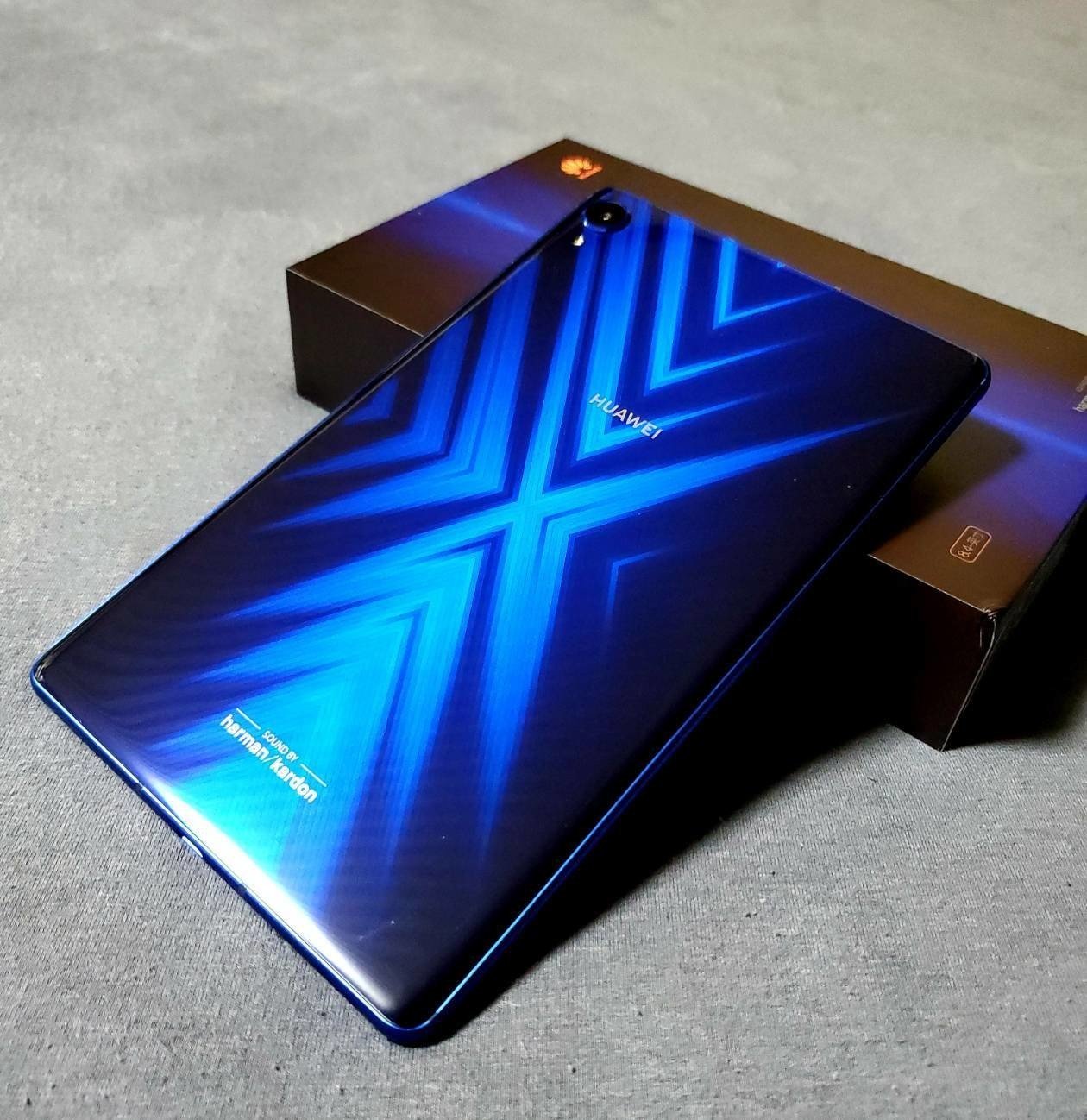 8インチタブレット難民が MediaPad M6 Turbo 8.4 を買ってみた|ビビ 8インチタブレット難民が MediaPad M6 Turbo 8.4 を買ってみた|ビビ