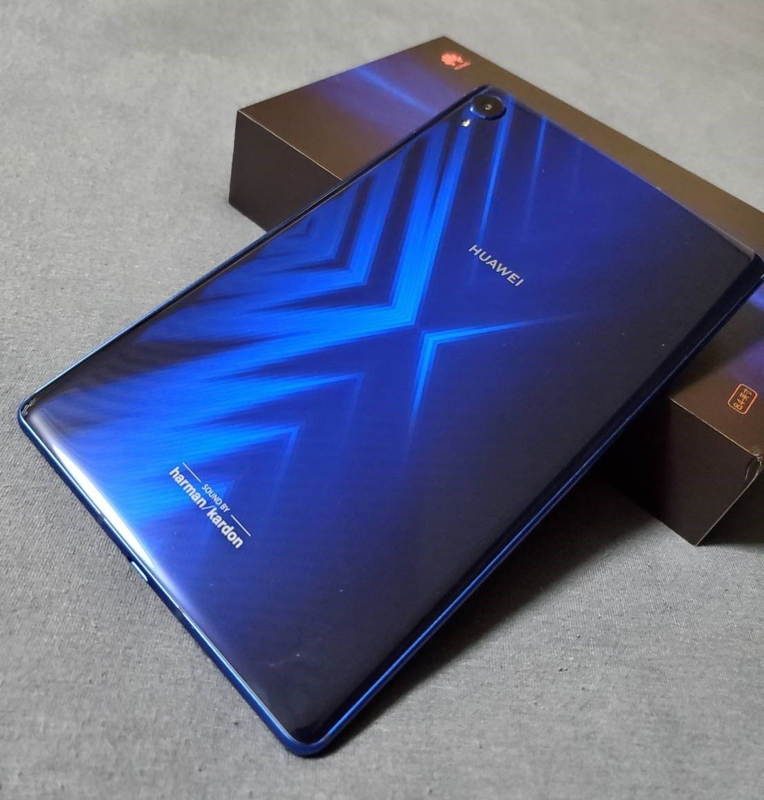 8インチタブレット難民が MediaPad M6 Turbo 8.4 を買ってみた|ビビ 8インチタブレット難民が MediaPad M6 Turbo 8.4 を買ってみた|ビビ