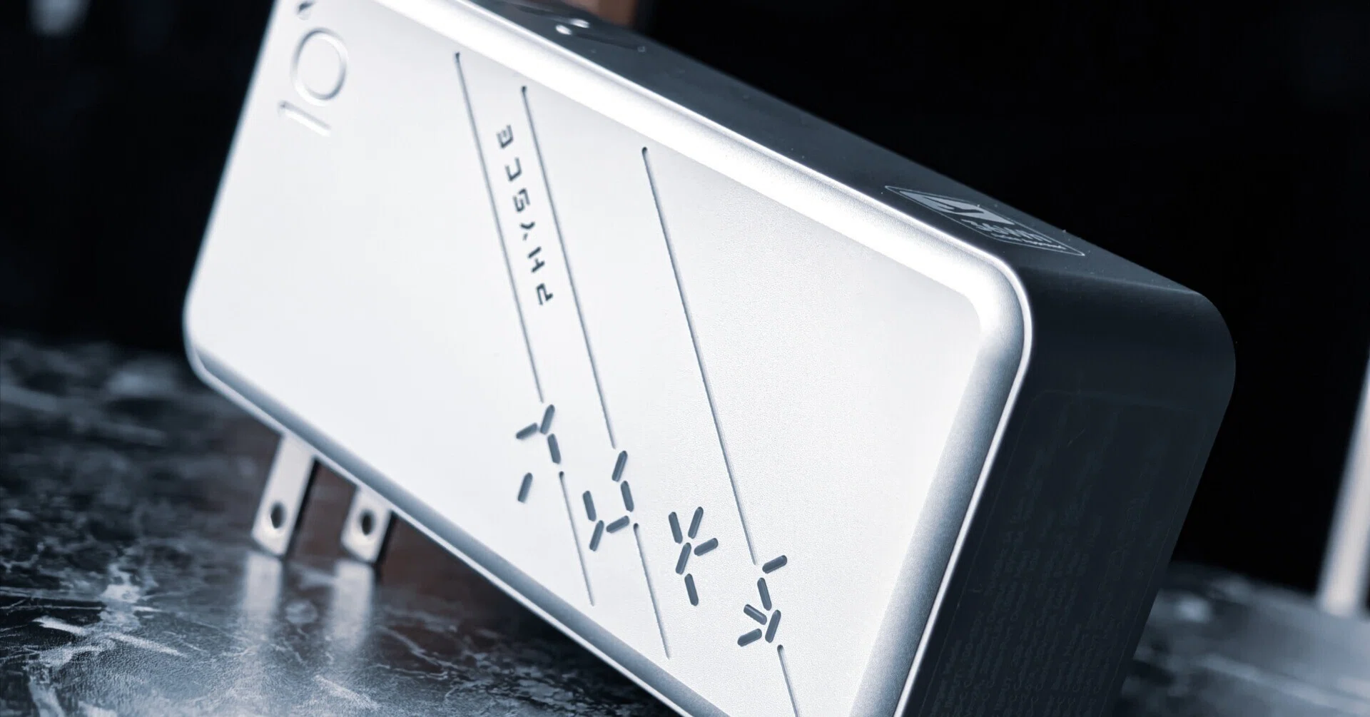 実測レビュー】充電器、ケーブル、モバイルバッテリーの1台3役。PHYSCE