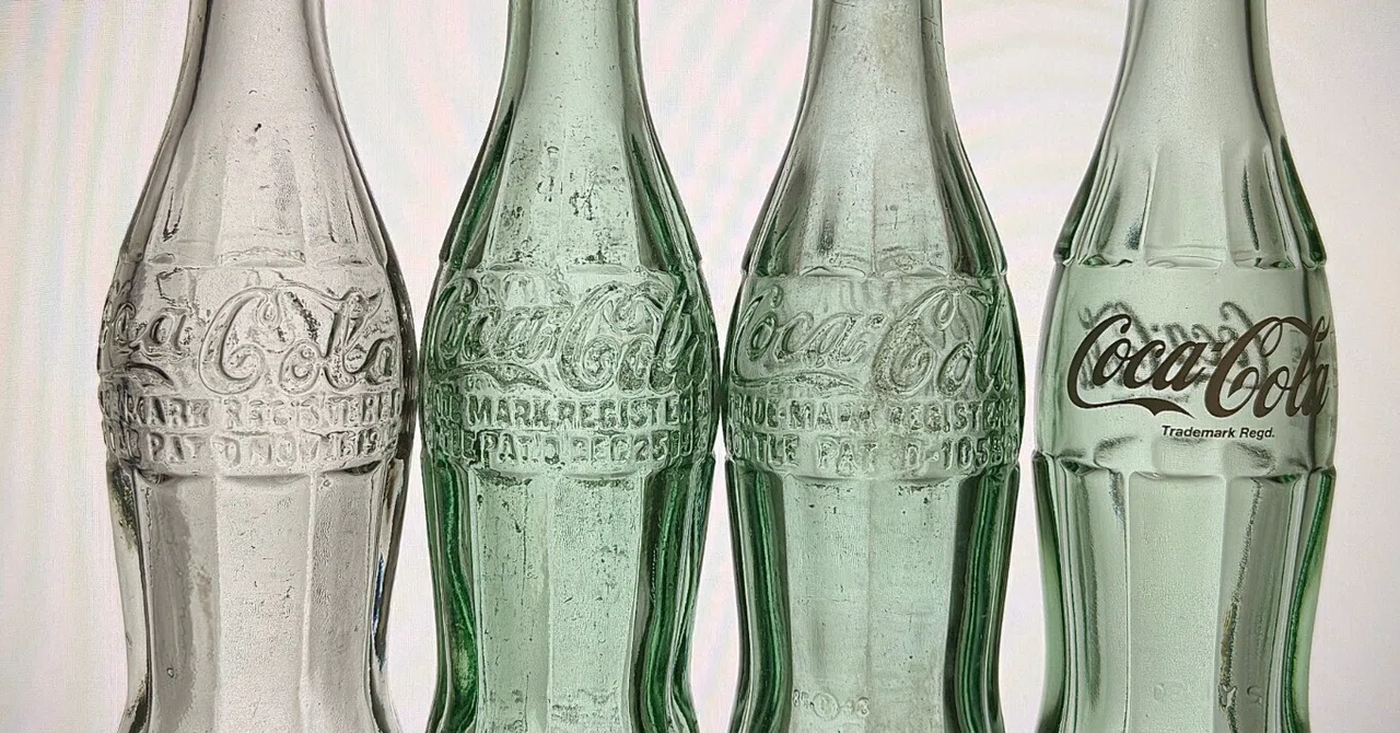 No.3】コカ・コーラ「コンツアーボトル」の変遷〜暗闇でもわかる、100