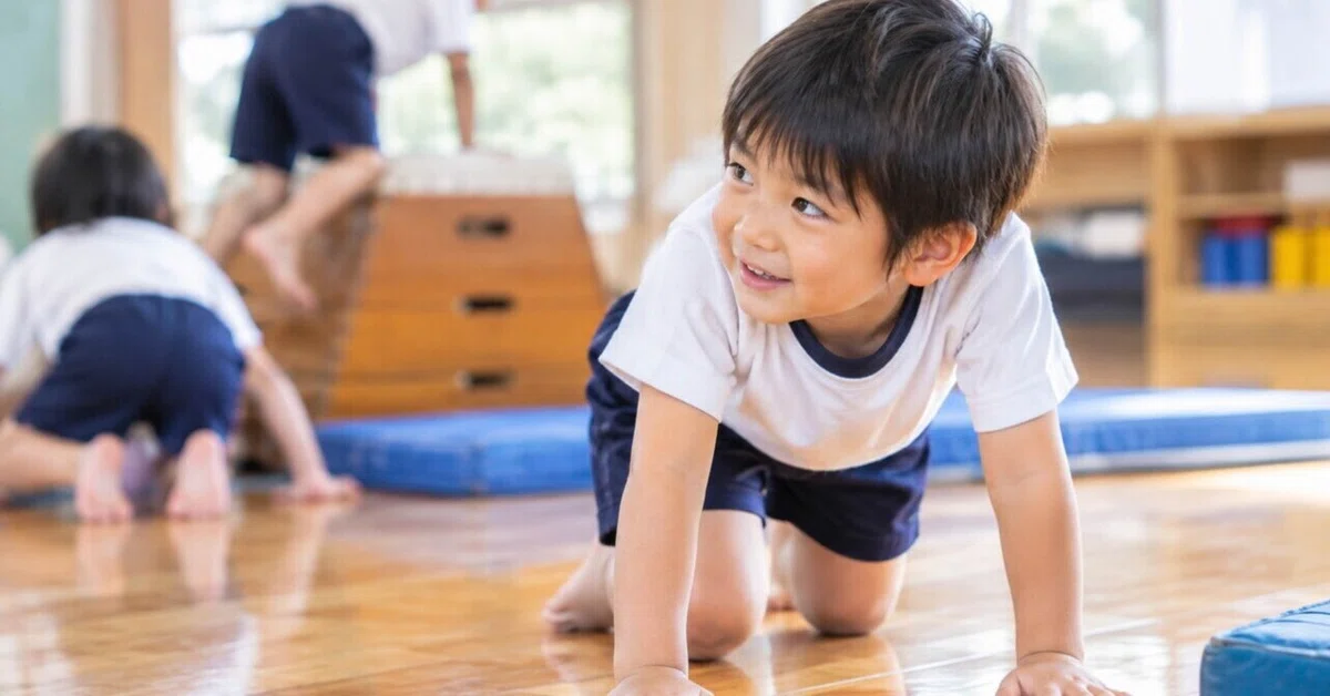 Supporting the body with hands｜はや