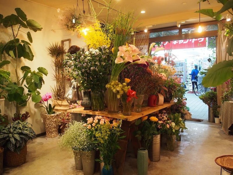 見るだけでもお喋りだけでも ふらっと立ち寄りたくなる お花屋さん ーーー Hanako 福永さん 新城マガジン Note