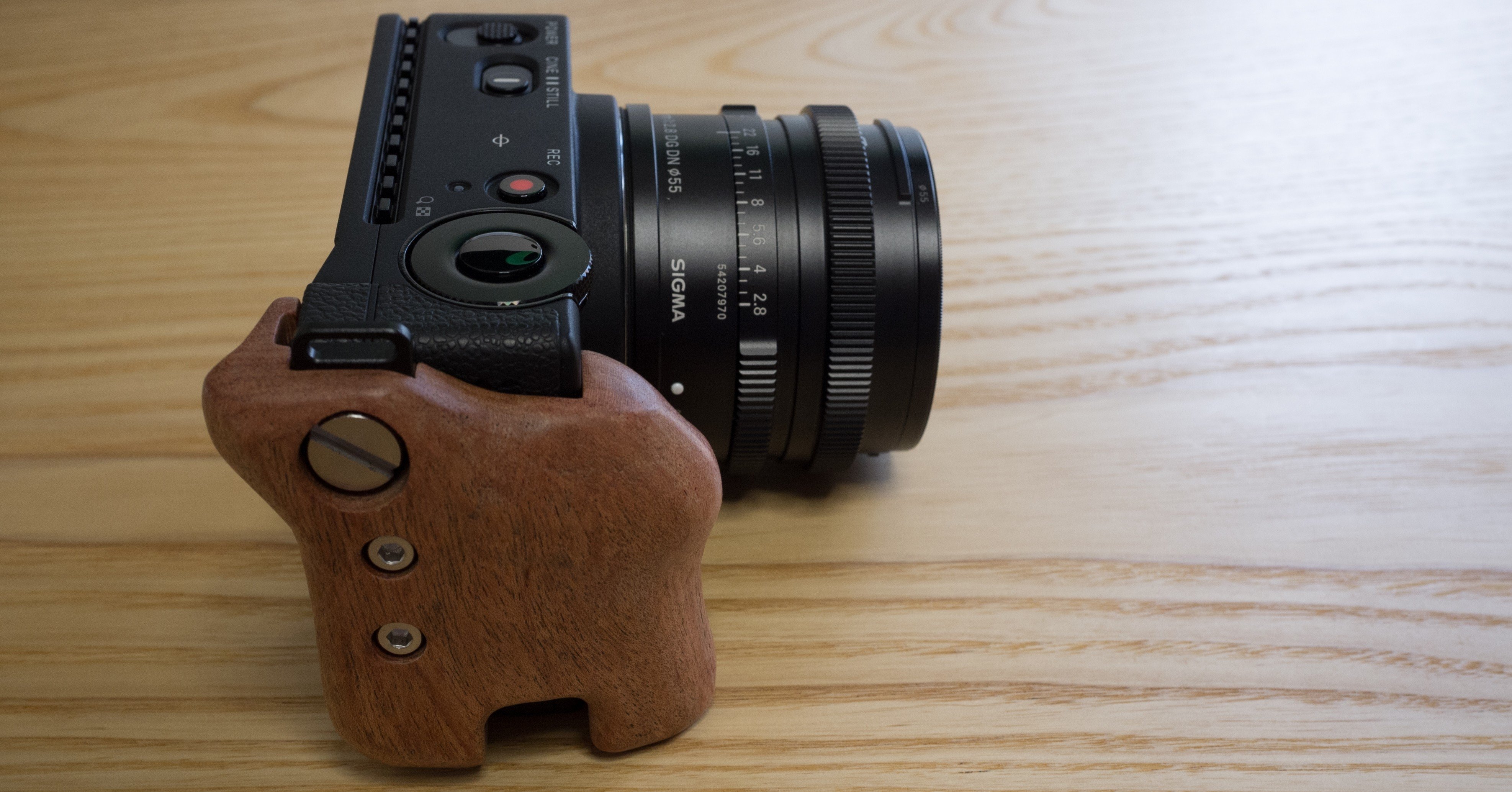 SIGMA fpL 本体 マウントアダプター、木製グリップ付属 焦点工房 / マウントアダプター専門店