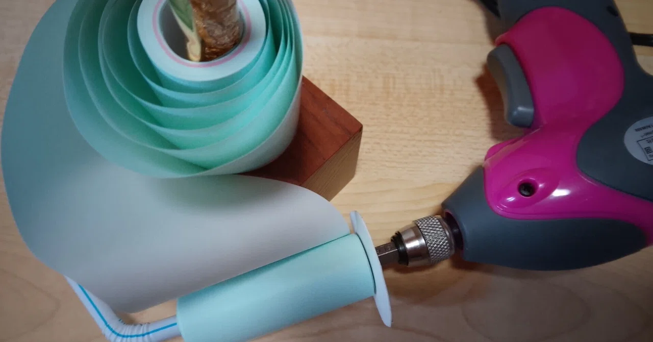 The story of using an electric screwdriver to rewind a large roll of ...