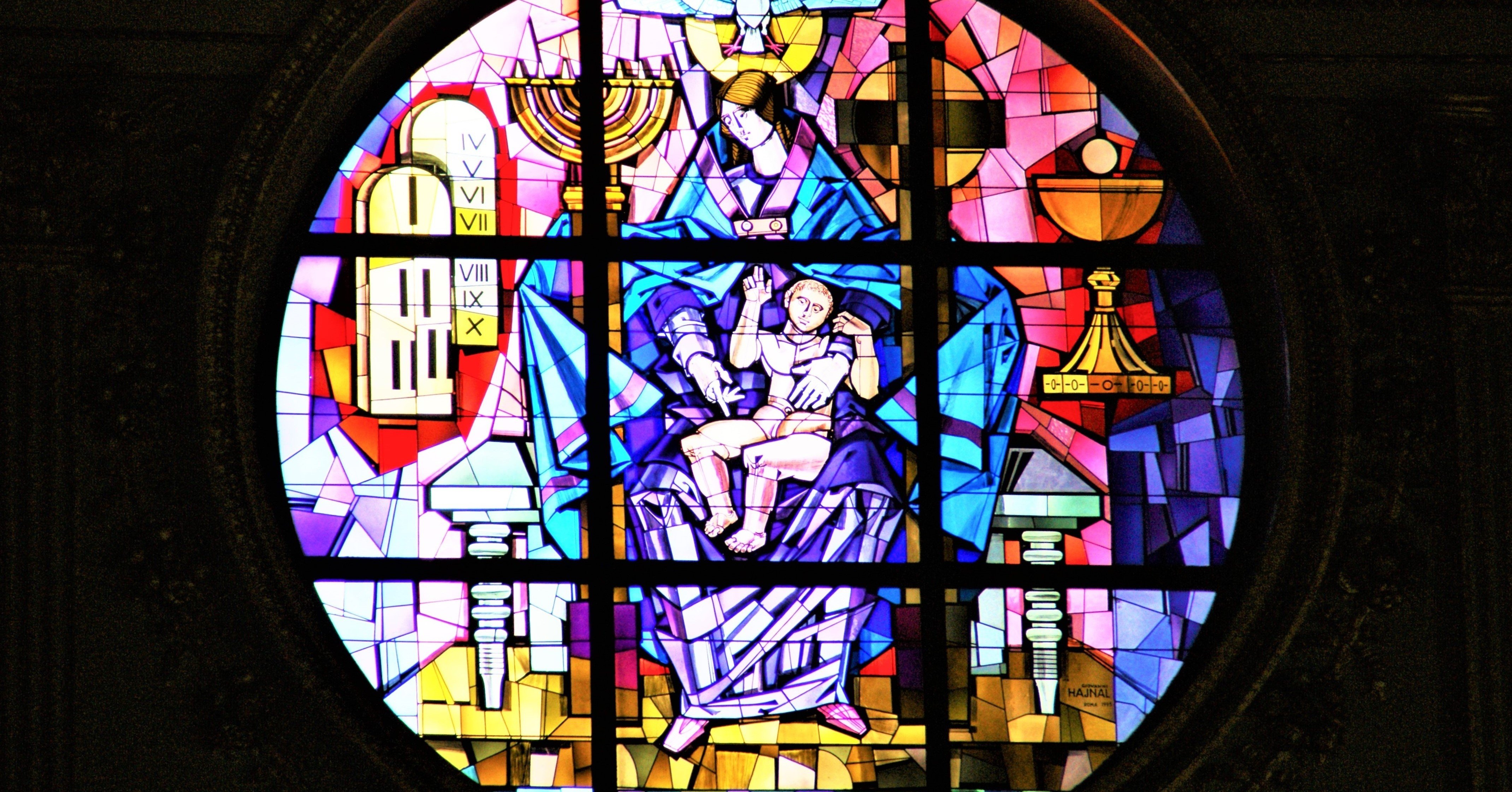 ステンドグラスも美しい ☆ サンタ・マリア・マッジョーレ大聖堂｜食の