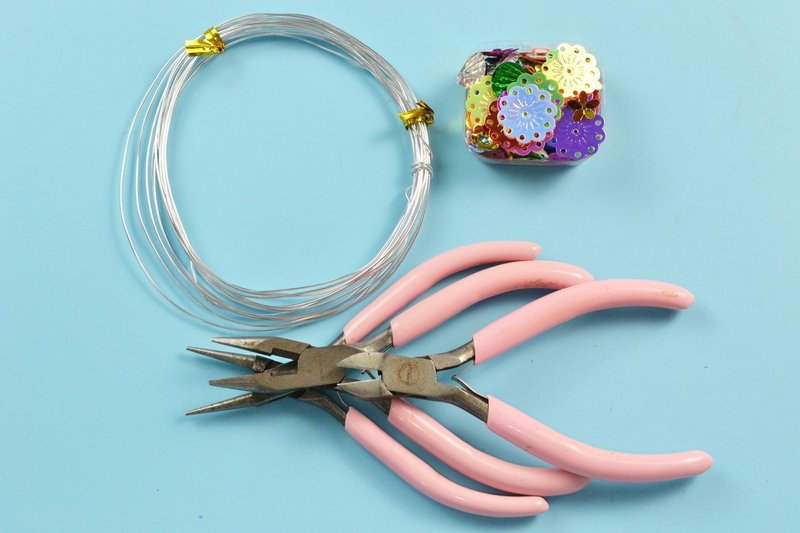Pandahall Diy ワイヤーとスパンコールで作るブレスレットの作り方 初心者さんも簡単 ハンドメイド無料レシピ Pandahall Note