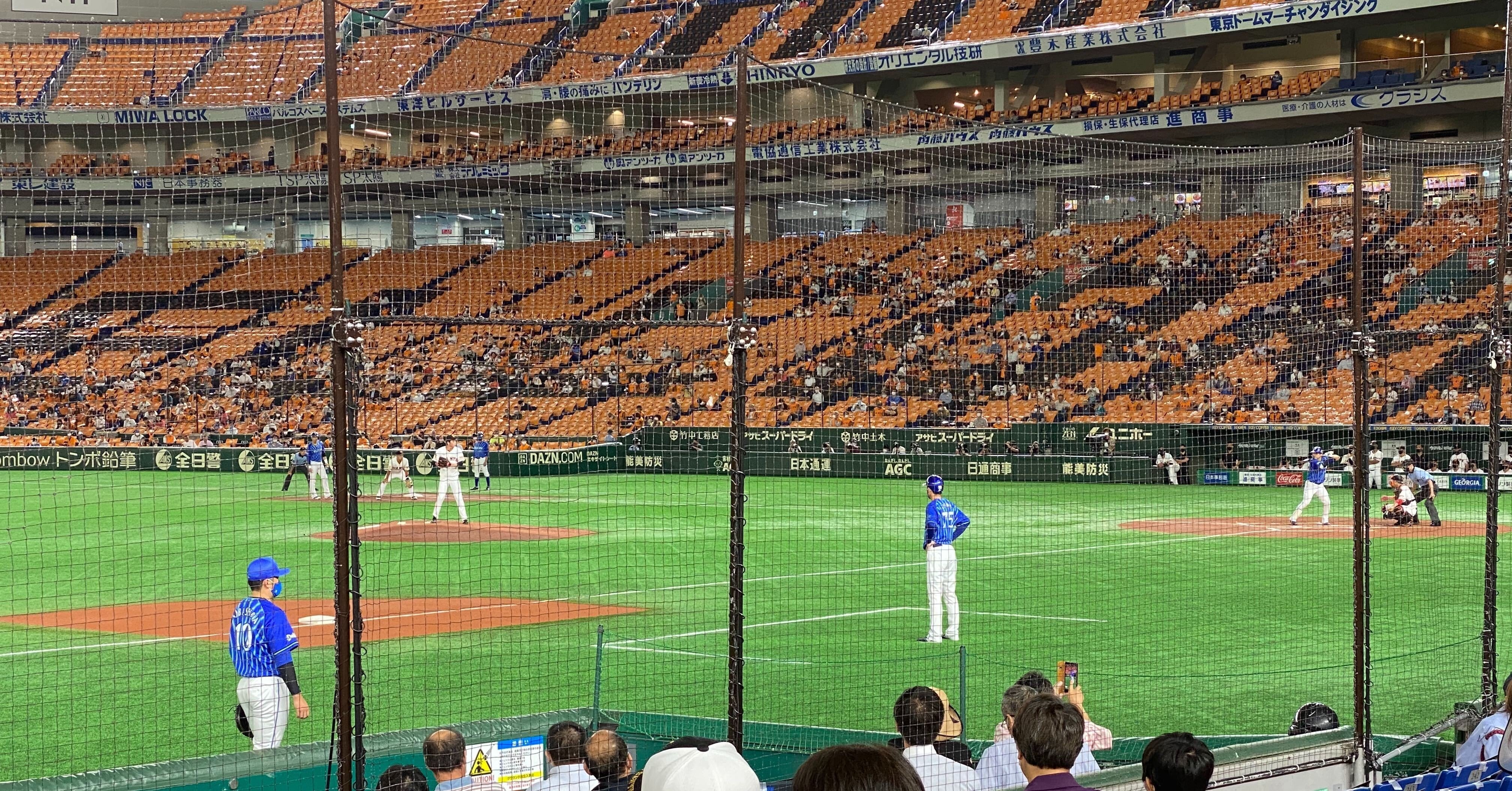 8/25 巨人-中日 レジェンズシート　ペア！　通路側から二席！東京ドーム 4⁄22 巨人vs中日 チケット 東京ドーム チャンピオンシート ネット裏