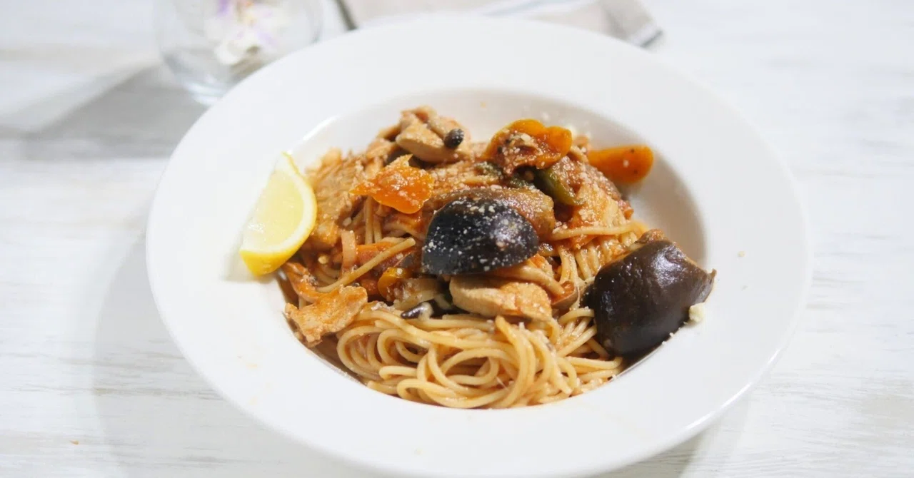 野菜と鶏むね肉で、パスタは美味しい。