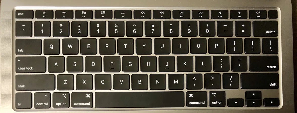 Apple MacBook シルバー 目ざとく 日本語キーボード