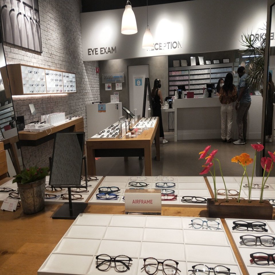 Jinsならアメリカでも即日 安価でメガネが手に入る Sakik Note