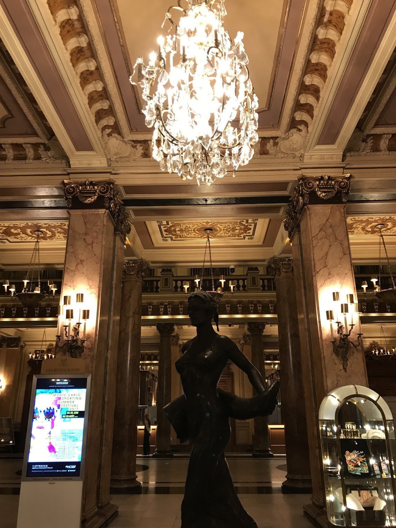 モナコの象徴 カジノ・ド・モンテカルロ(Casino de Monte-Carlo