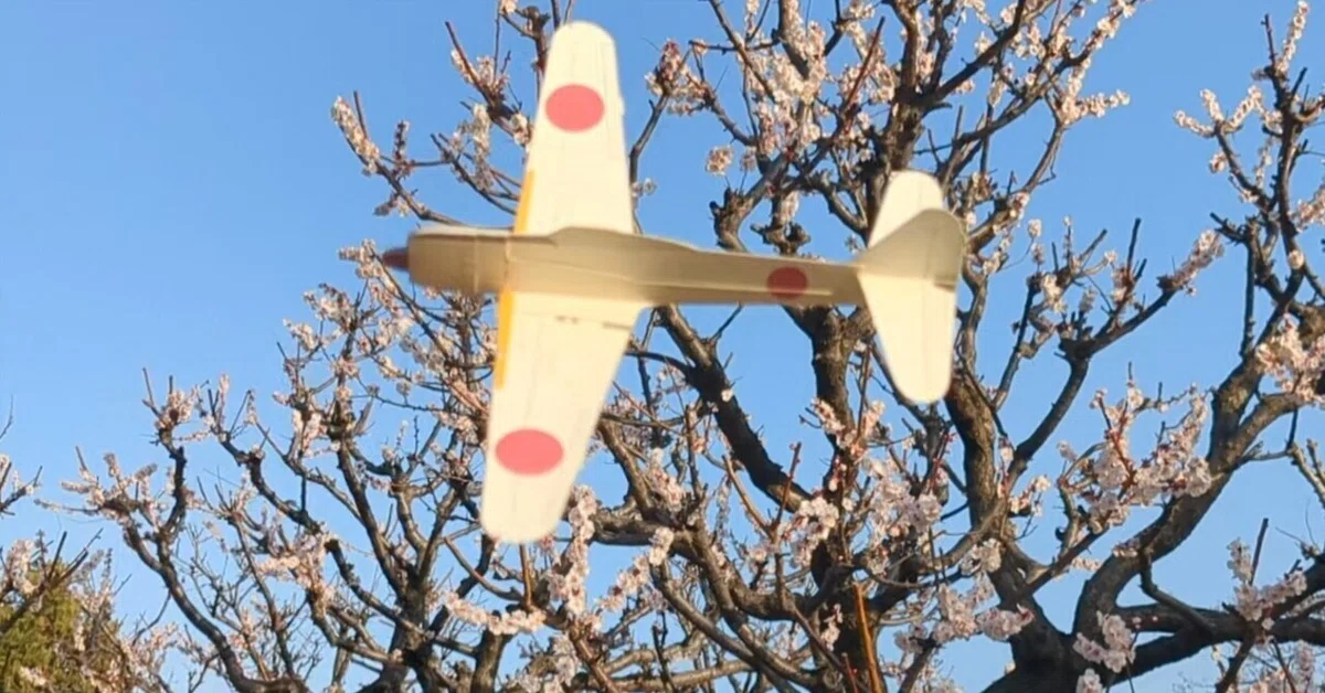 [Kawasaki Aircraft Industry] I tried making a paper airplane of the ...