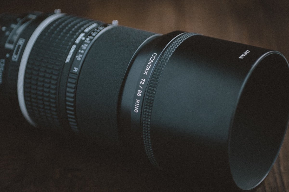 そもそもレンズフードって必要？ 「AF DC-NIKKOR 135mm F2D」の