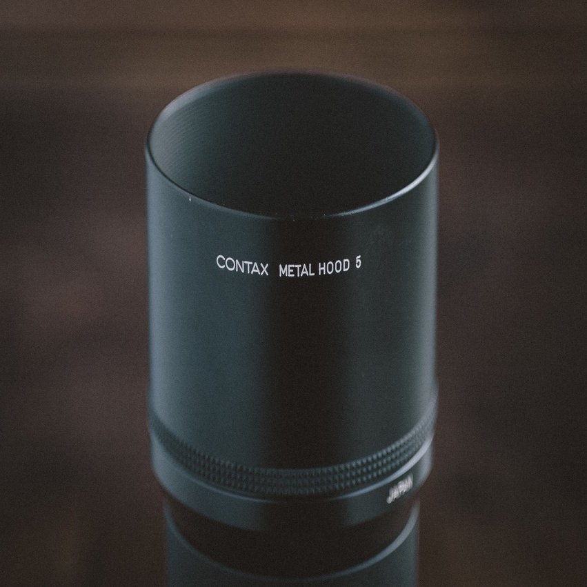 そもそもレンズフードって必要？ 「AF DC-NIKKOR 135mm F2D」のレンズ