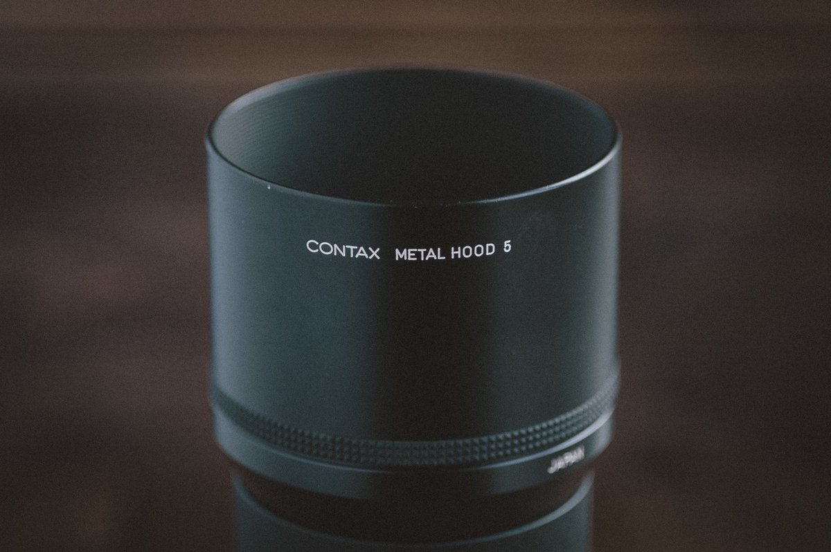 そもそもレンズフードって必要? 「AF DC-NIKKOR 135mm F2D」の そもそもレンズフードって必要? 「AF DC-NIKKOR 135mm F2D」の