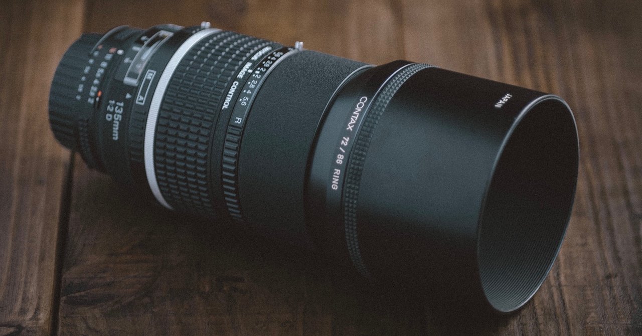 そもそもレンズフードって必要？ 「AF DC-NIKKOR 135mm F2D」のレンズ