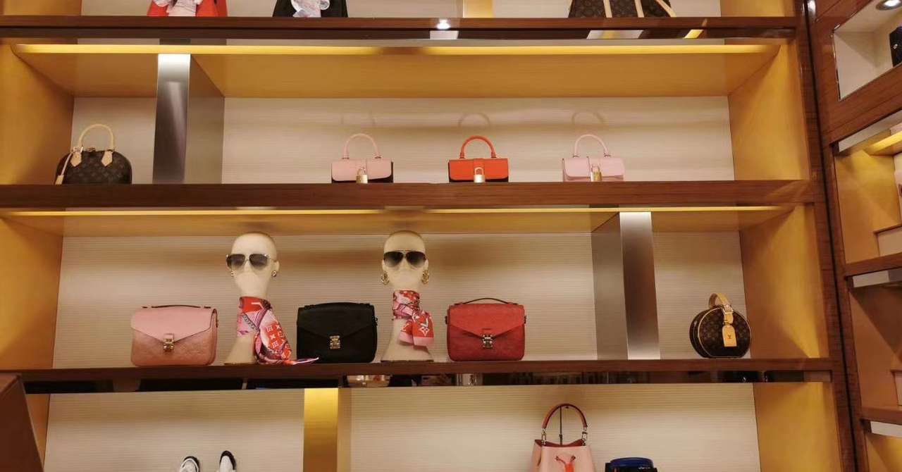 ルイヴィトンの財布を買ったら 年収が上がった Pityblog Note