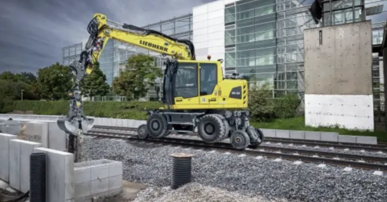 リープヘル、鉄道用油圧ショベル新型「RE 22 M リトロニック」世界初