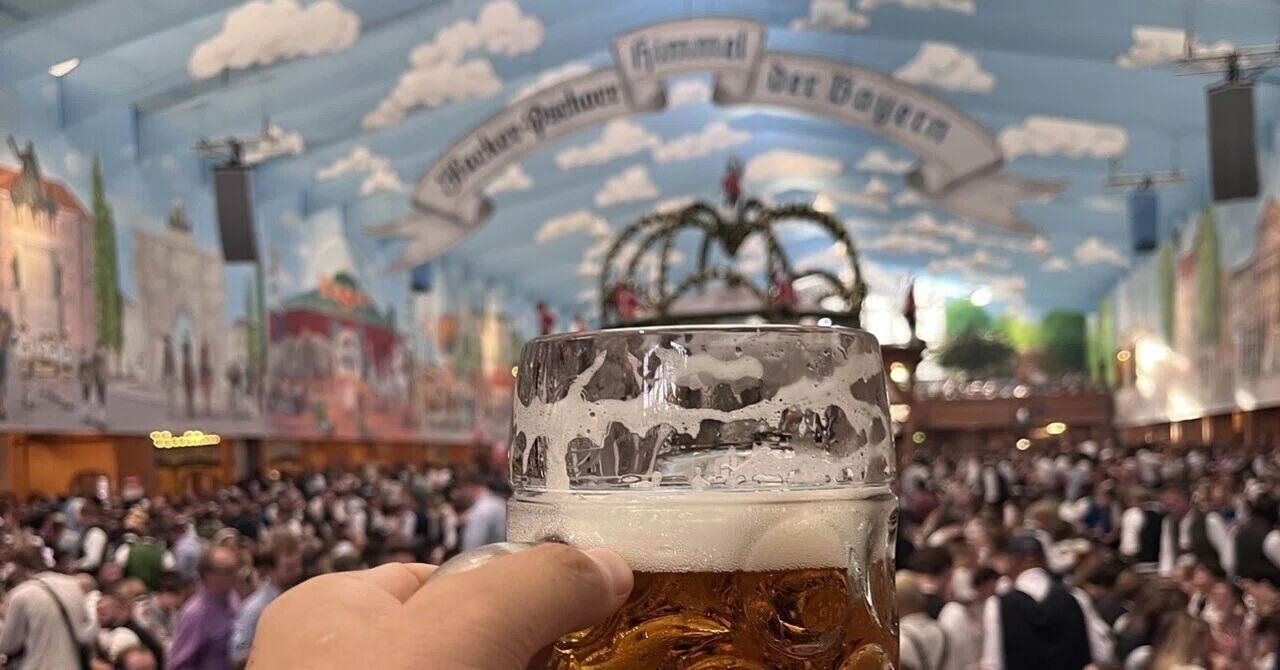 🇩🇪昼より夜！本場のオクトーバーフェストで盛り上がってきた🍻｜John